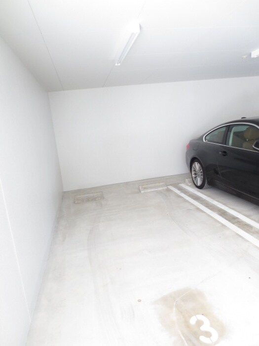 物件外観写真4　(駐車場)