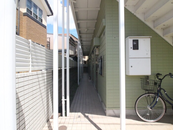 物件外観写真4　(エントランス部分)