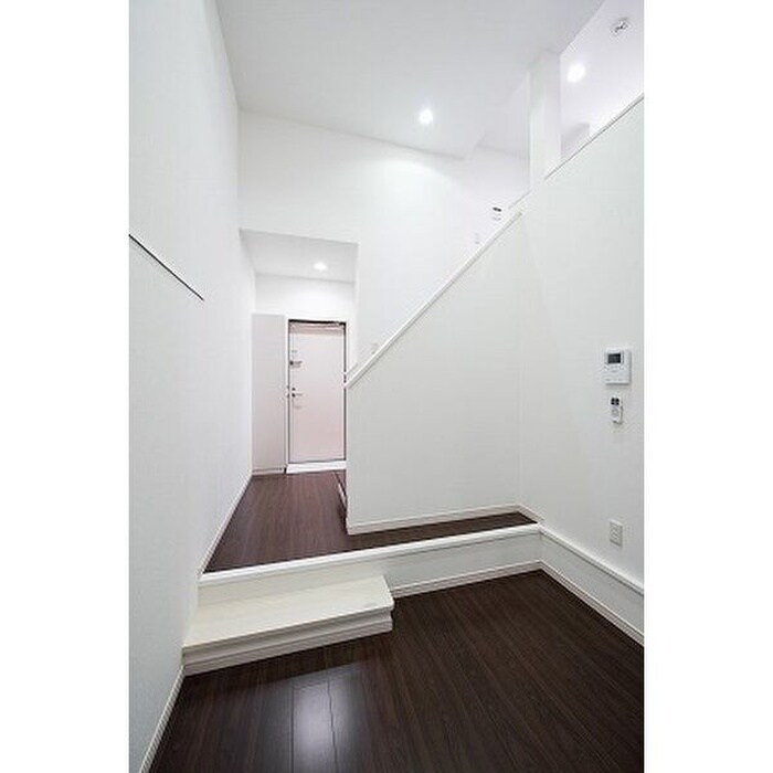 物件内観写真5　(玄関)