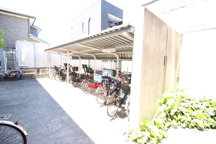 物件外観写真5　(駐輪場)
