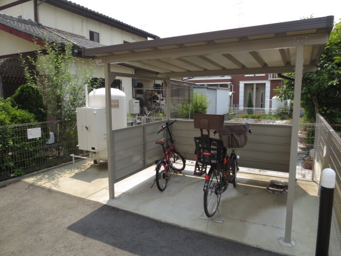 物件外観写真4　(駐輪場)