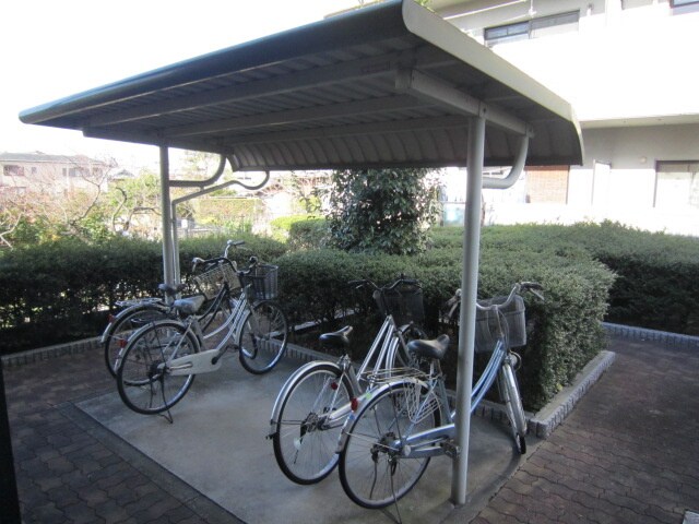 物件外観写真3　(駐輪場)