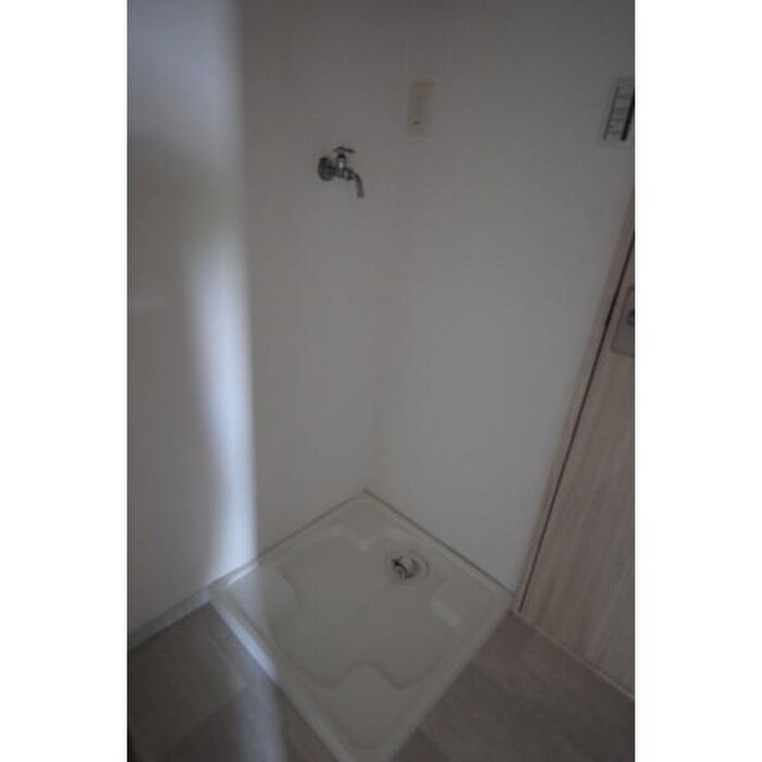 物件内観写真12　(洗濯機置場)