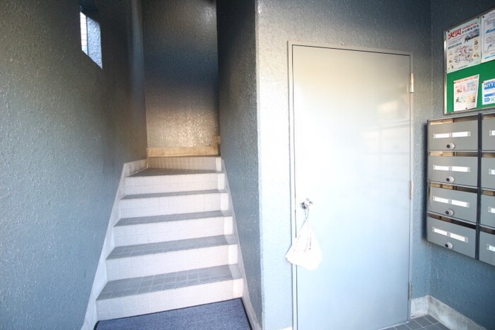 物件外観写真5　(エントランス部分)