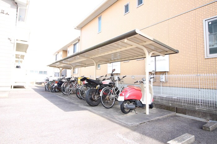 物件外観写真2　(駐輪場)
