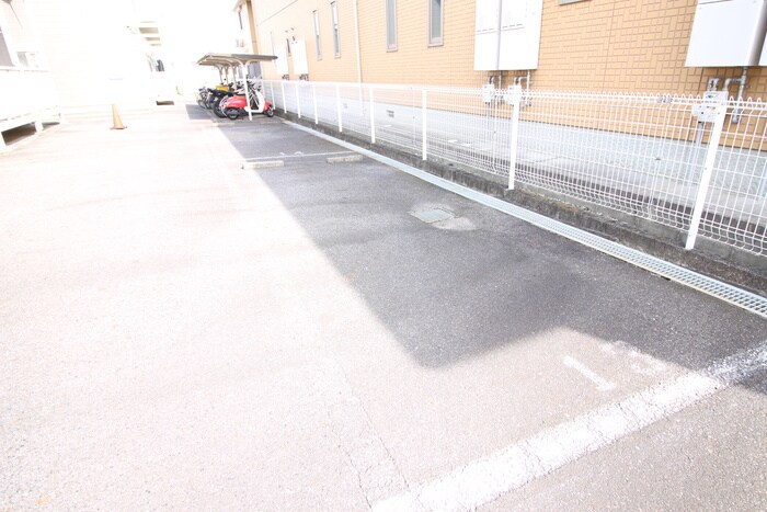 物件外観写真4　(駐車場)