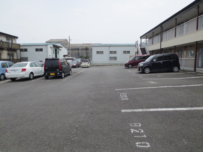物件外観写真3　(駐車場)