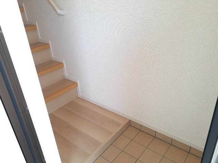 物件内観写真8　(玄関)
