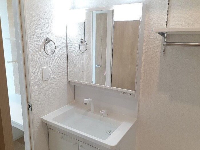 物件内観写真12　(洗面)
