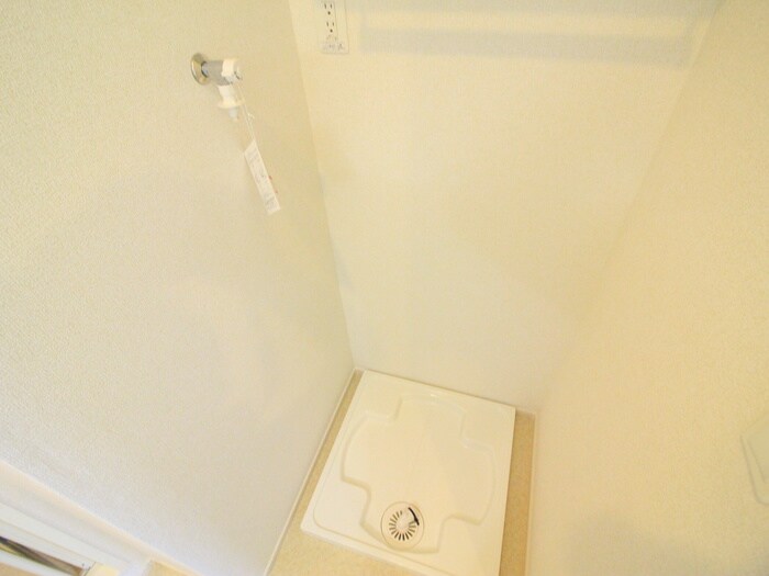 物件内観写真16　(洗濯機置場)