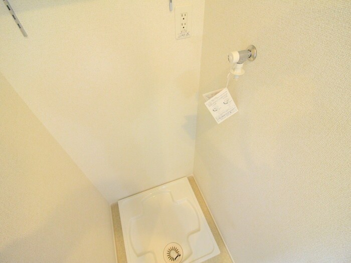 物件内観写真16　(洗濯機置場)