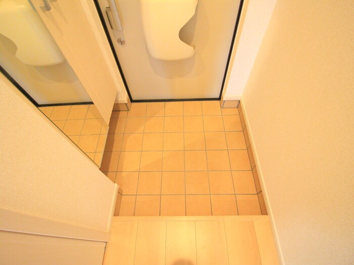 物件内観写真17　(玄関)