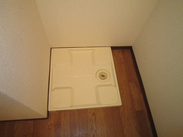 物件内観写真10　(洗濯機置場)