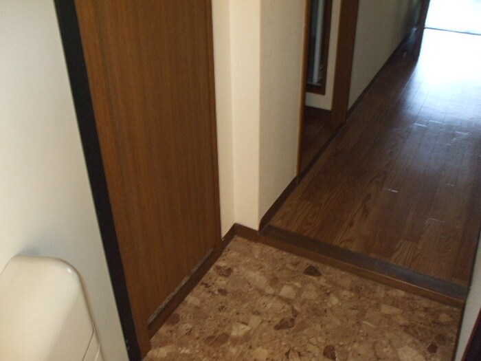 物件内観写真14　(玄関)