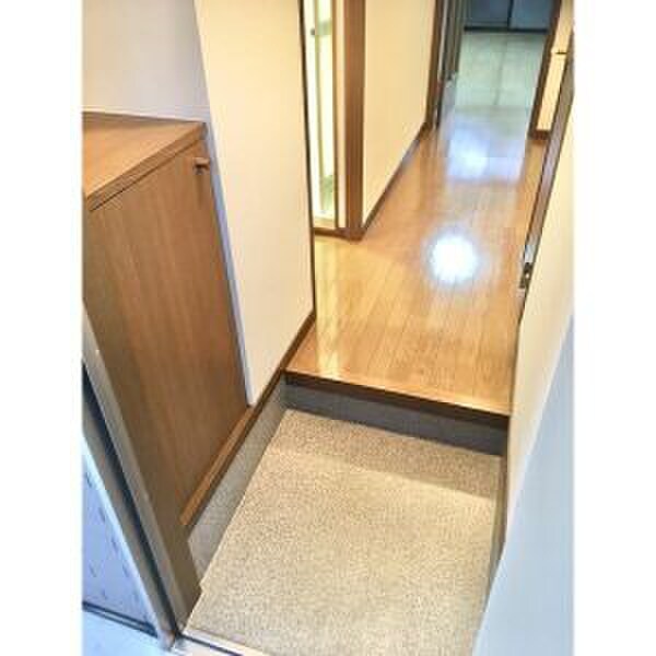 物件内観写真8　(玄関)
