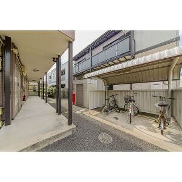 物件外観写真3　(駐輪場)