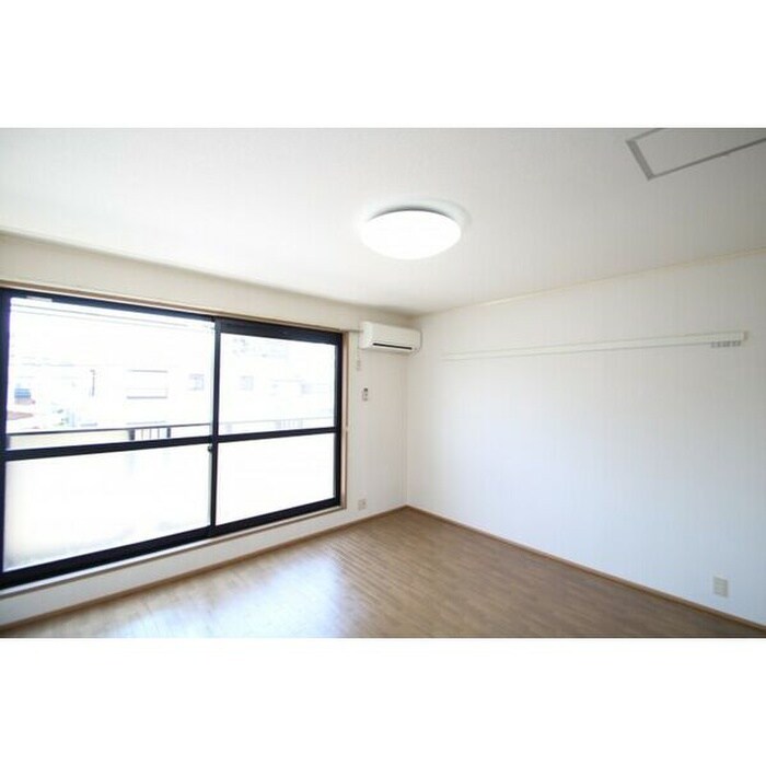 物件内観写真8　(室内からの展望)