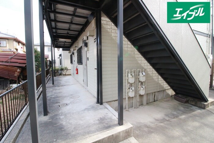 物件外観写真3　(エントランス部分)