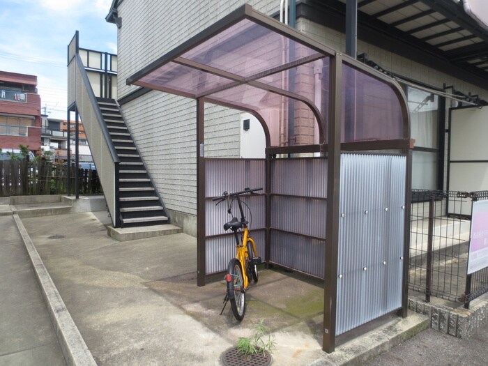 物件外観写真4　(駐輪場)