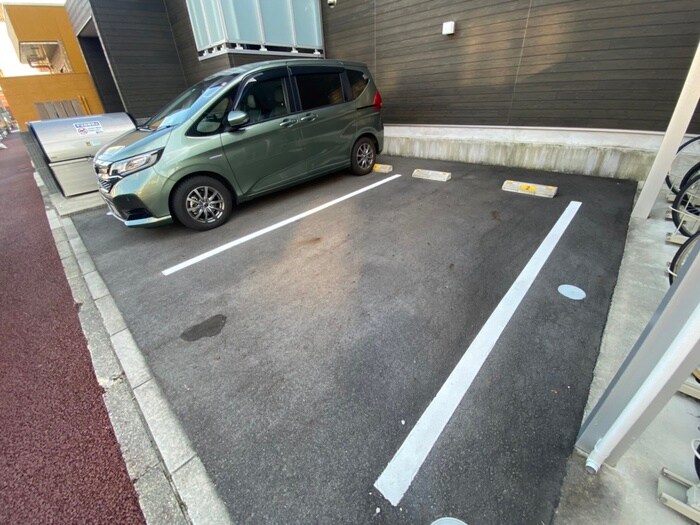 物件外観写真4　(駐車場)