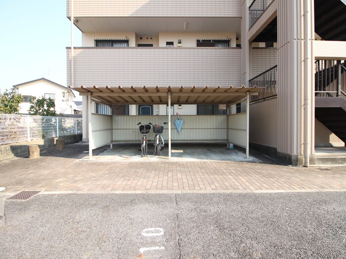 物件外観写真5　(駐輪場)