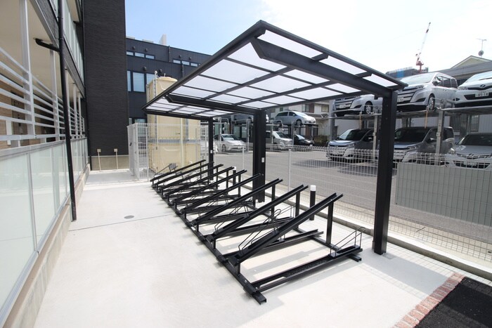 物件外観写真4　(駐輪場)