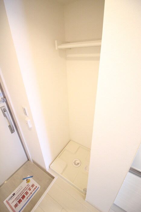 物件内観写真10　(洗濯機置場)