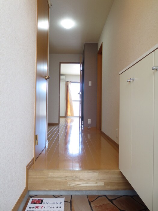 物件内観写真7　(玄関)