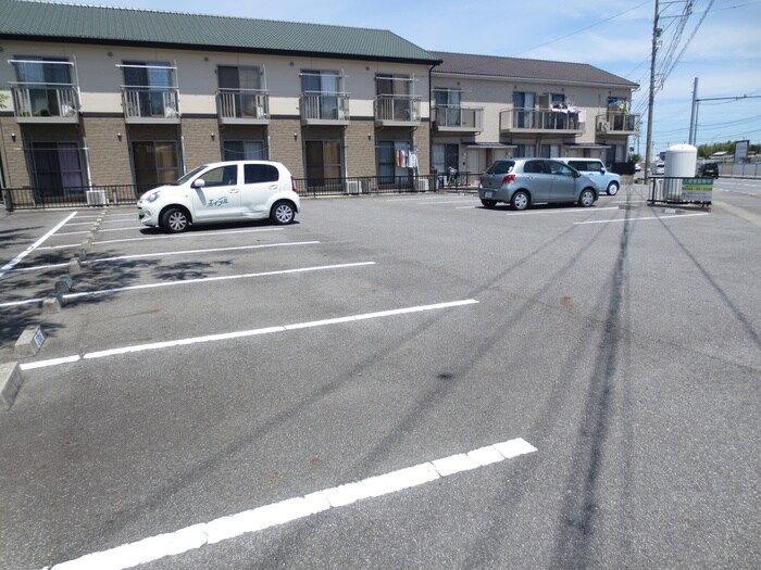物件外観写真5　(駐車場)