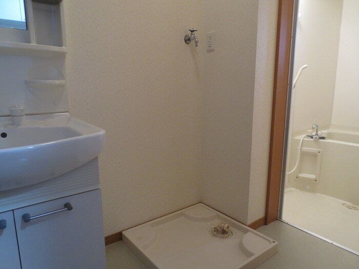 物件内観写真14　(洗濯機置場)