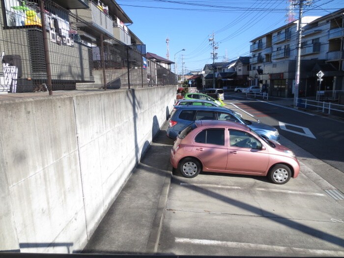 物件外観写真3　(駐車場)