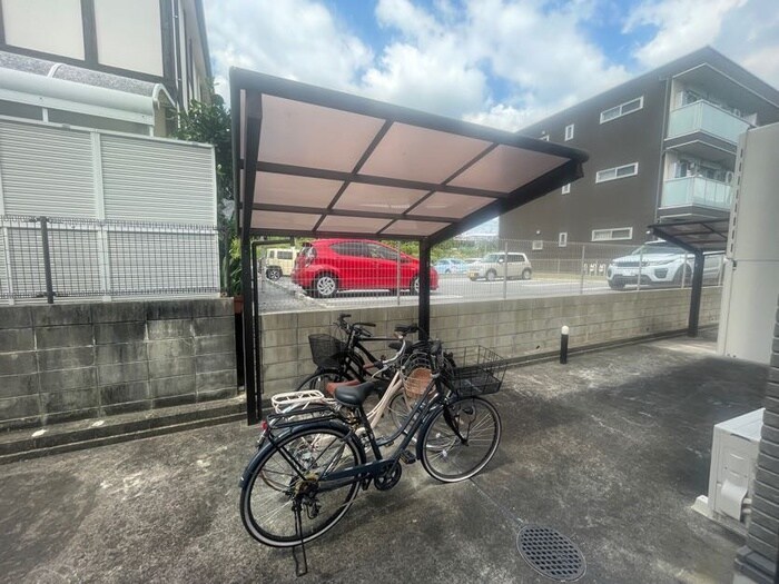 物件外観写真6　(駐輪場)