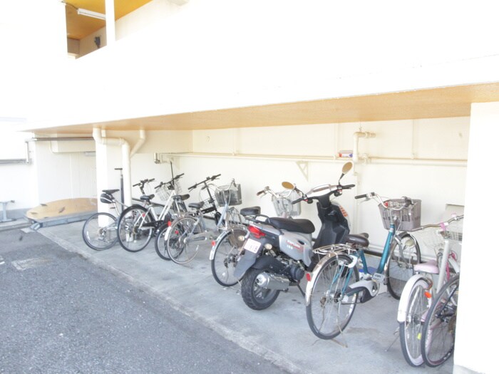 物件外観写真5　(駐輪場)
