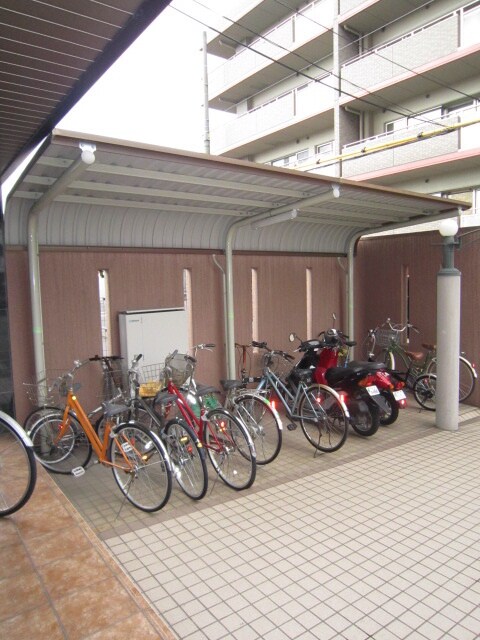 物件外観写真3　(駐輪場)