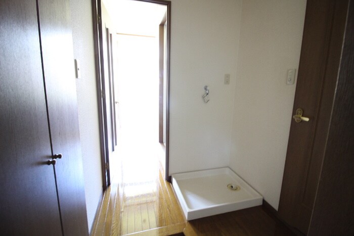 物件内観写真13　(洗濯機置場)