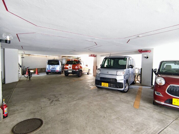 物件外観写真6　(駐車場)