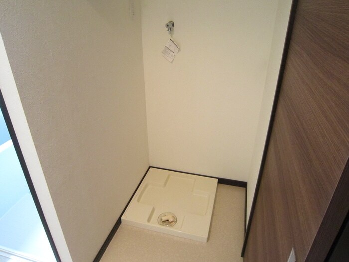 物件内観写真15　(洗濯機置場)