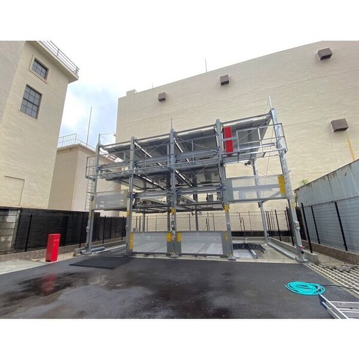 物件外観写真5　(駐車場)