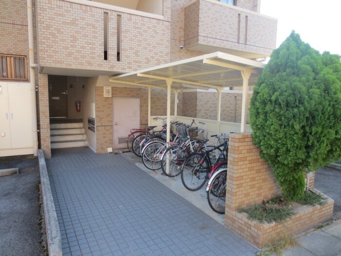 物件外観写真3　(駐輪場)