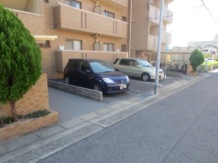 物件外観写真4　(駐車場)