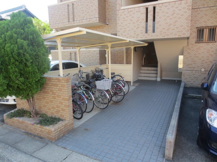 物件外観写真5　(駐輪場)