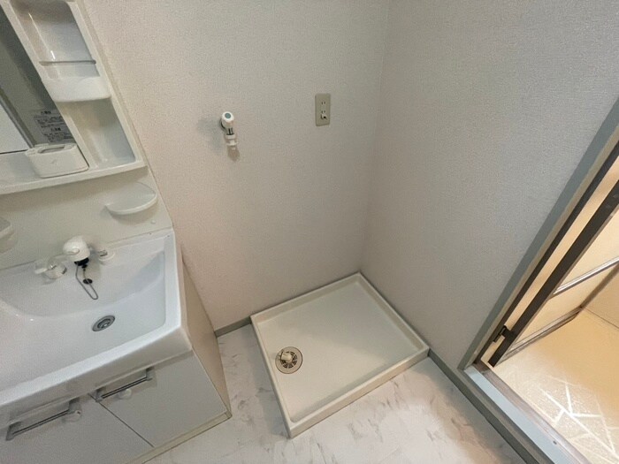 物件内観写真14　(洗濯機置場)