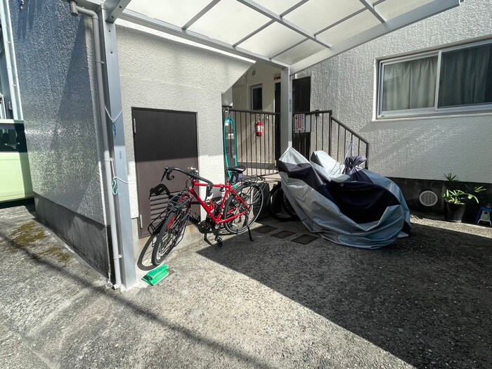 物件外観写真4　(駐輪場)