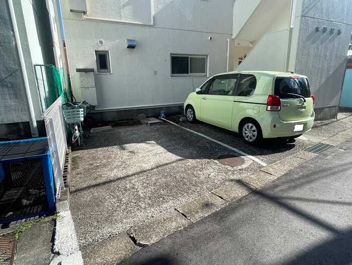 物件外観写真5　(駐車場)
