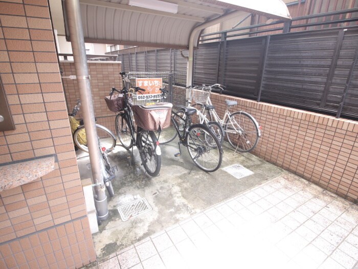 物件外観写真3　(駐輪場)
