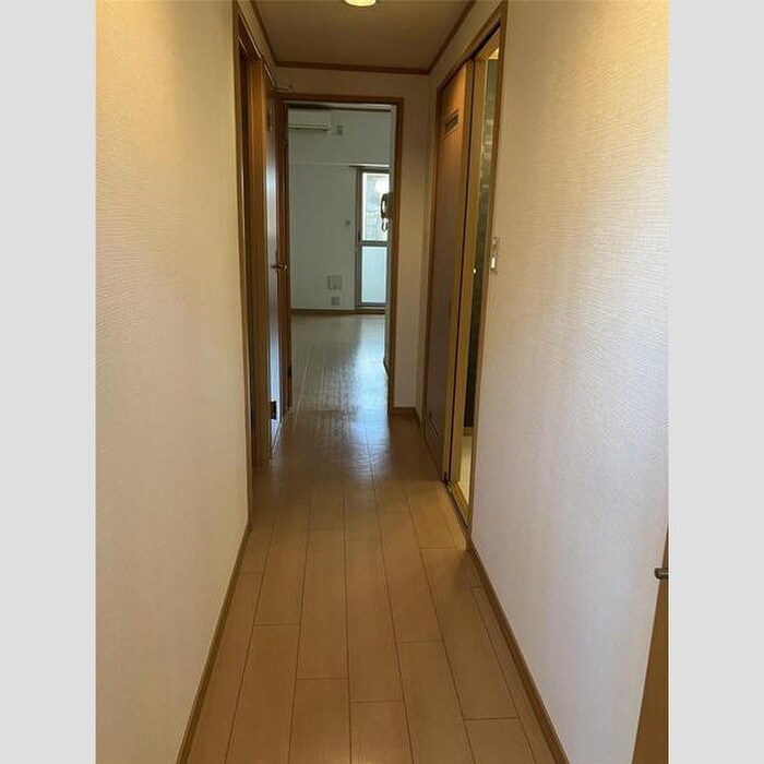 物件内観写真6　(玄関)