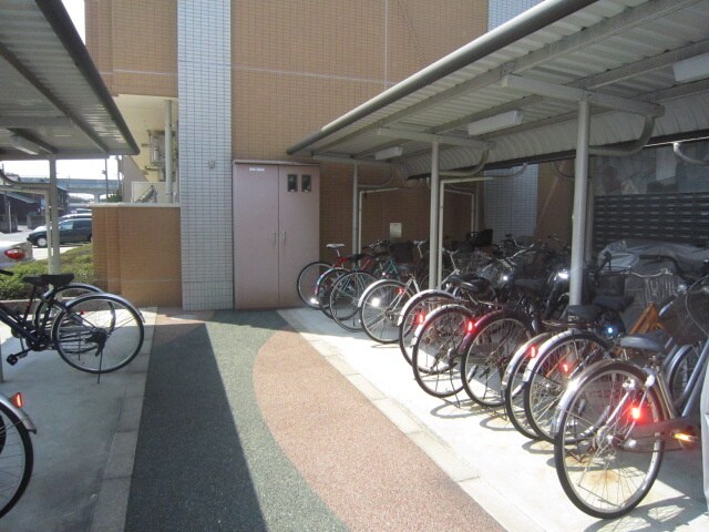 物件外観写真3　(駐輪場)