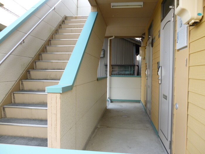 物件外観写真4　(エントランス部分)