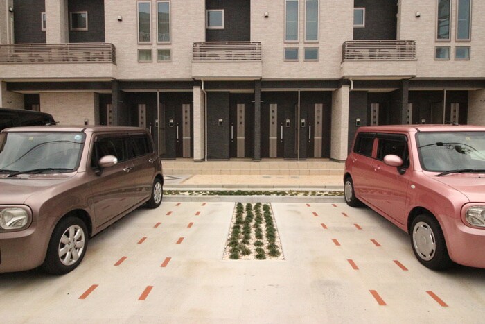 物件外観写真5　(駐車場)