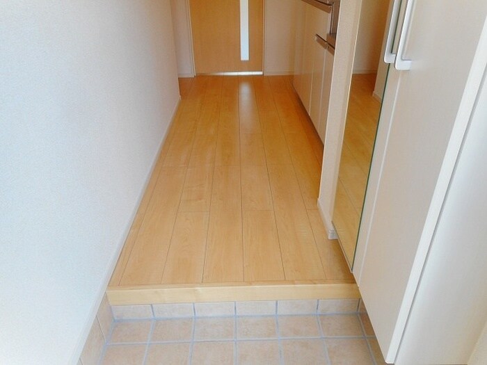 物件内観写真16　(玄関)